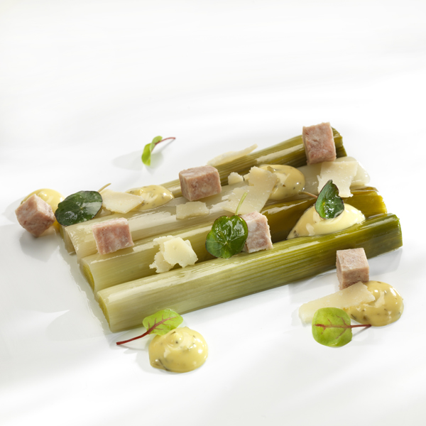 Recette poireaux confits & sauce gribiche à base de Pâté Hénaff