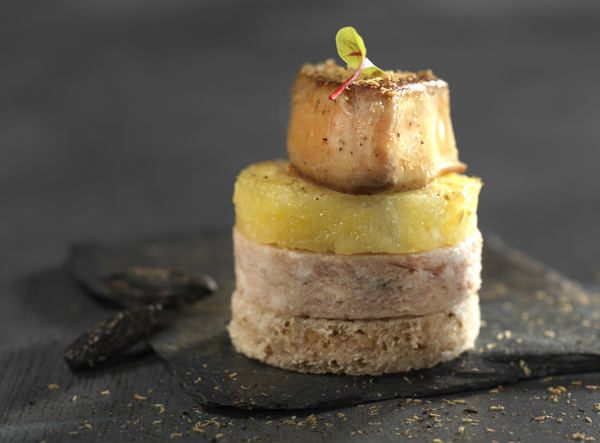 Club foie gras à la fève Tonka, Pâté Hénaff et ananas