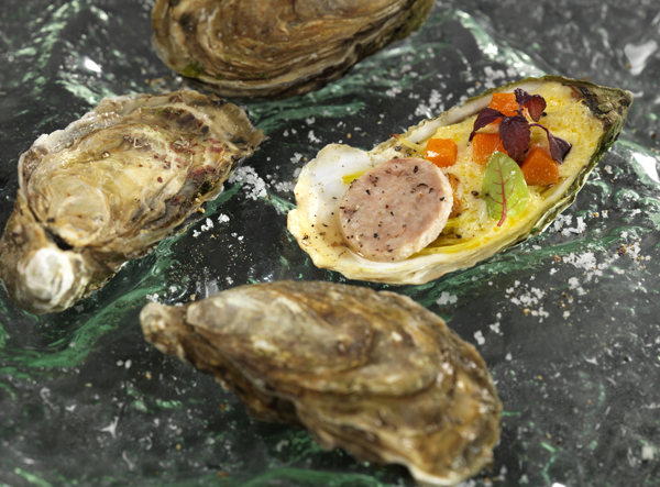 Huîtres gratinées, légumes glacés au curry & Pâté Hénaff